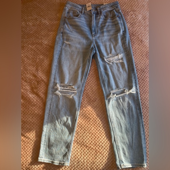American Eagle Outfitters Denim - American Eagle Outfitters Size 6 High Waisted Mom Straight Jean
